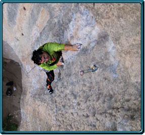 Carlos escalando en Cataluña